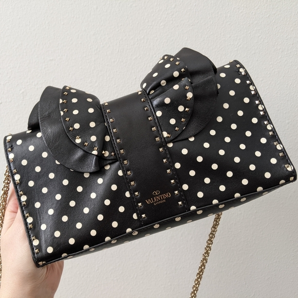 Valentino Garavani Very V Ruffle Rockstud Bag - Picture 2 of 16